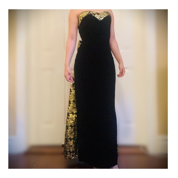 Vintage velvet black dress with gold detail - Picture 3 of 14